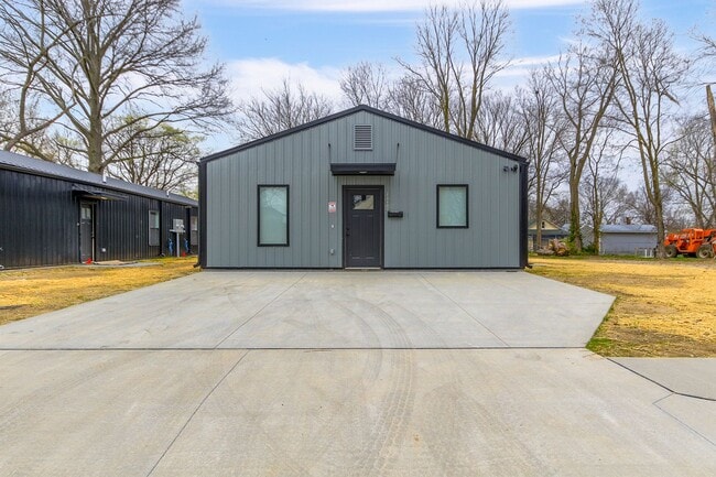 Building Photo - 204 3rd Ave Unit 100