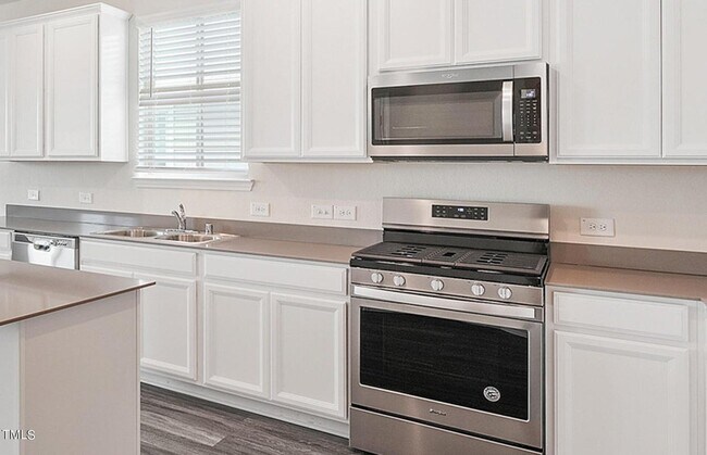 Photo - 1482 Rhodes Pond St