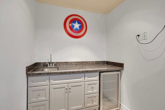 Photo - 2093 E View Dr