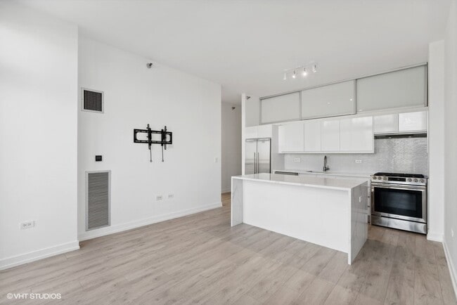 Photo - 235 W Van Buren St Unidad 2213