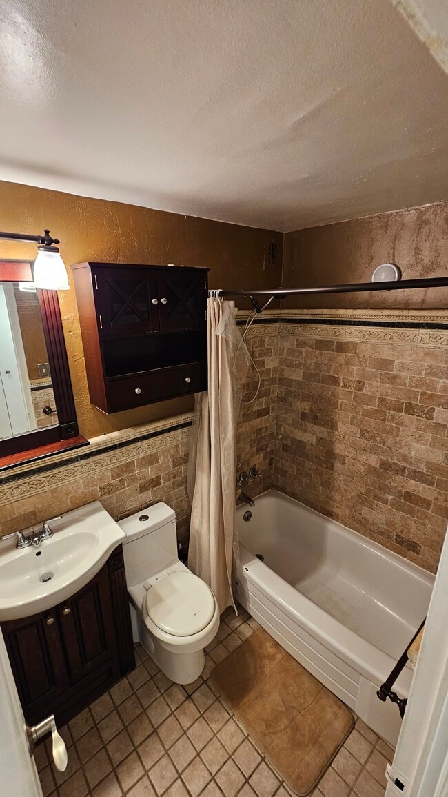 Photo - 123 S Adelaide Ave