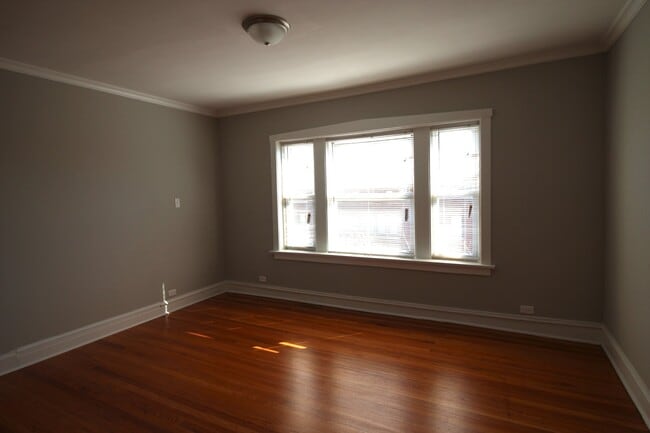 Photo - 2 Bed / 1 Bath Rehabbed Apartment in Hermosa near Fullerton Bus, Restaurants & Shopping. Updated ... Unidad 4406 -3
