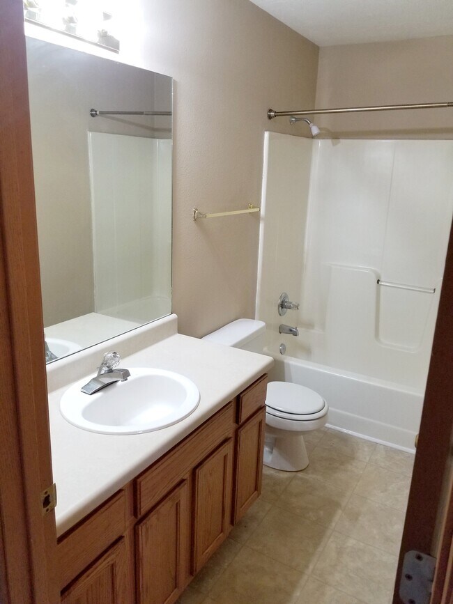 Photo - 813 N Pinewood Ave