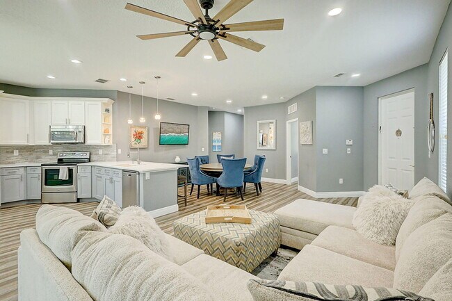 Photo - 10015 SW Stonegate Dr