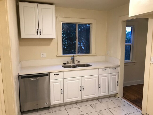 Photo - 3615/3617 Edenhurst Ave. Unit 3615