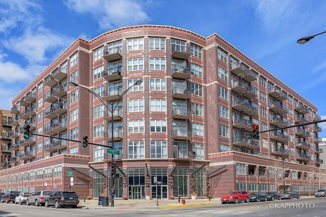 Building Photo - 1000 W Adams St Unit 316