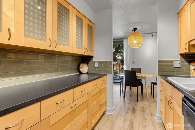 Photo - 4540 8th Ave NE Unidad University Plaza #202