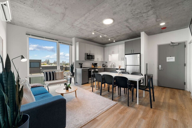 Photo - 853 W Blackhawk St Unit SI FL6-ID1466133P