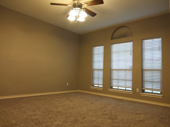 Photo - 2505 Windrose Dr