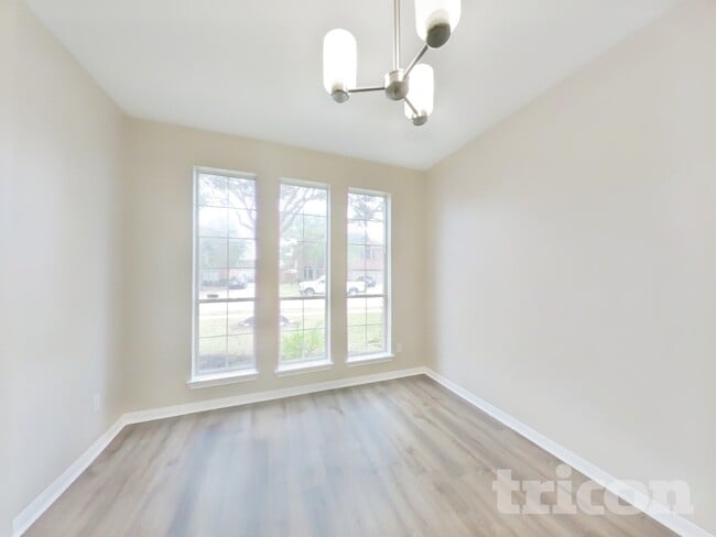 Photo - 4015 Camelia Glen Ln