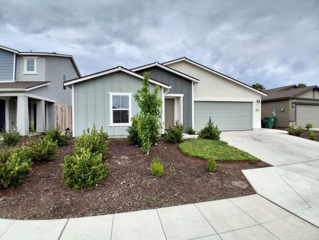 Building Photo - Beautiful Single-Story Home with Solar Included & Spacious Open Floor Plan!