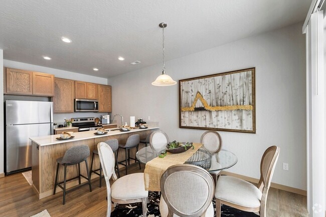 Building Photo - Maplewood Villas Rental