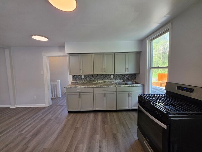 1637 Rutherford Ave