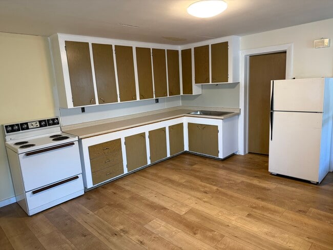 Kitchen - 16 Pleasant St Unit 1