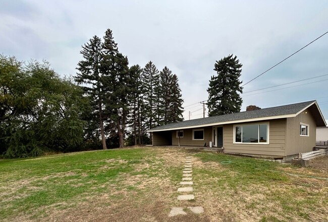 Building Photo - Spacious Home in the Country for Rent