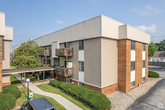 Apartments Exterior - Tamaron Apartments