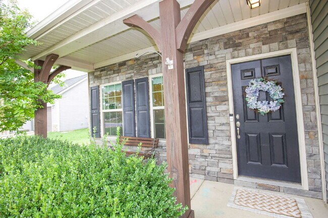 Photo - "Charming 3-Bed Home with Granite Elegance on Nessee Street, Fayetteville!"