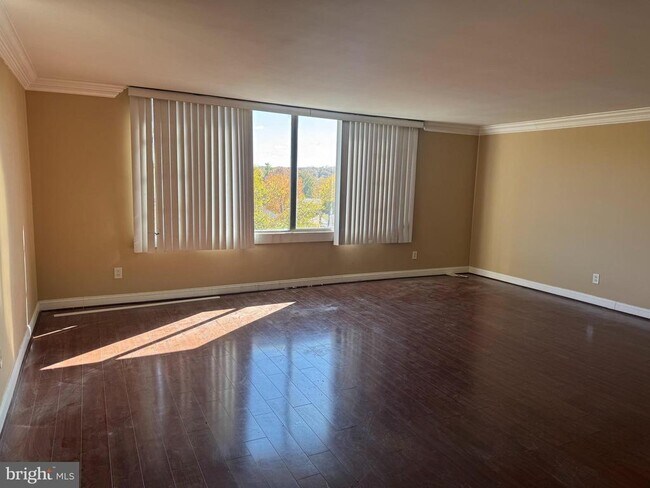 Photo - 4600 Duke St Unit 617