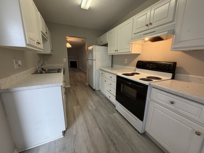 Photo - 220 Deer Hound Trail