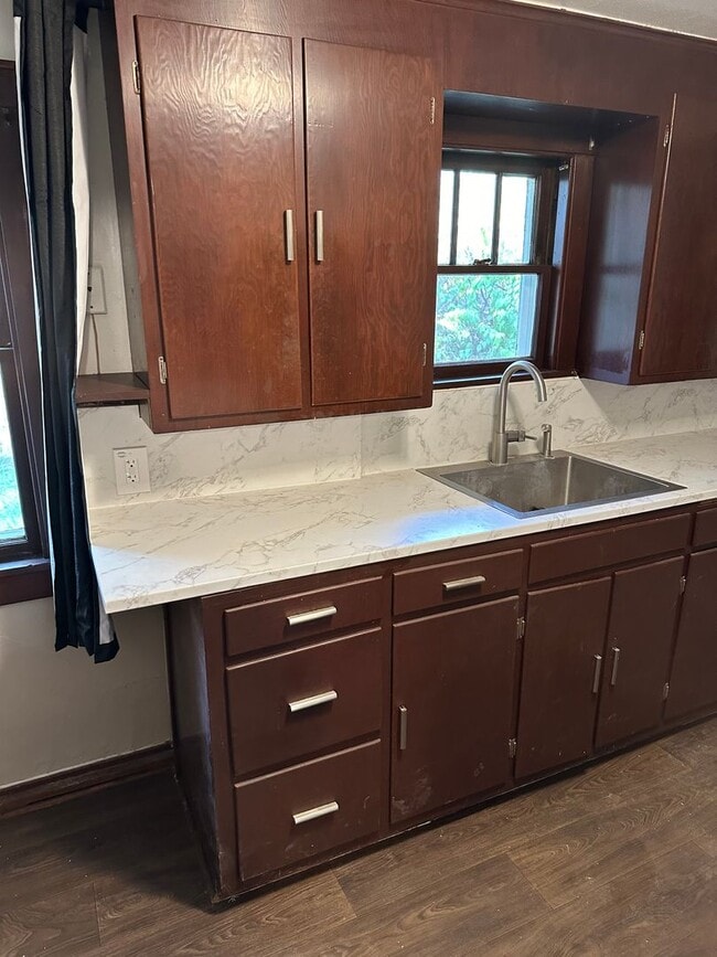 Photo - 1 Bedroom, 1 Bathroom located in Reaney Park!