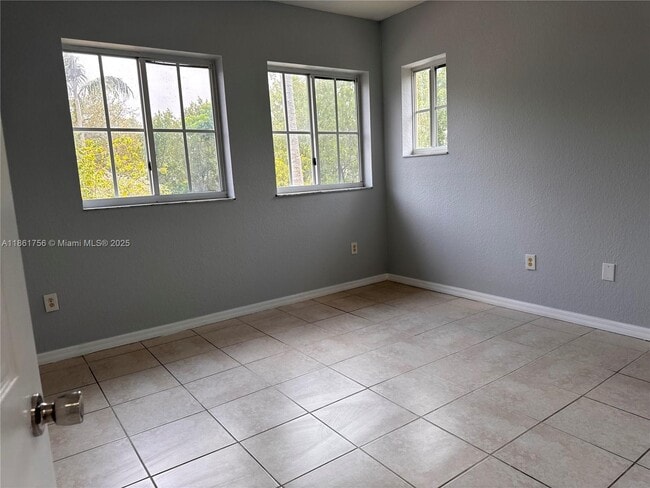 Photo - 3926 SW 52nd Ave