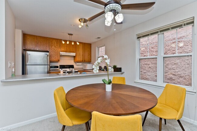 Photo - 2 br, 1.5 bath Condo - 1156 N Howe St