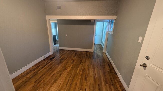 Photo - 400 E 9th St