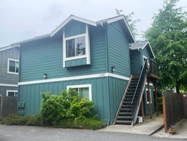 Building Photo - 1529 Lincoln St Unit 101