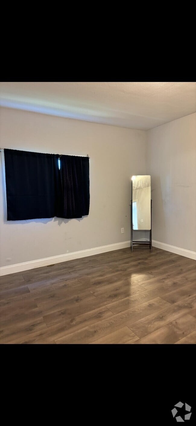 Building Photo - 1011 19th Ave SW Rental