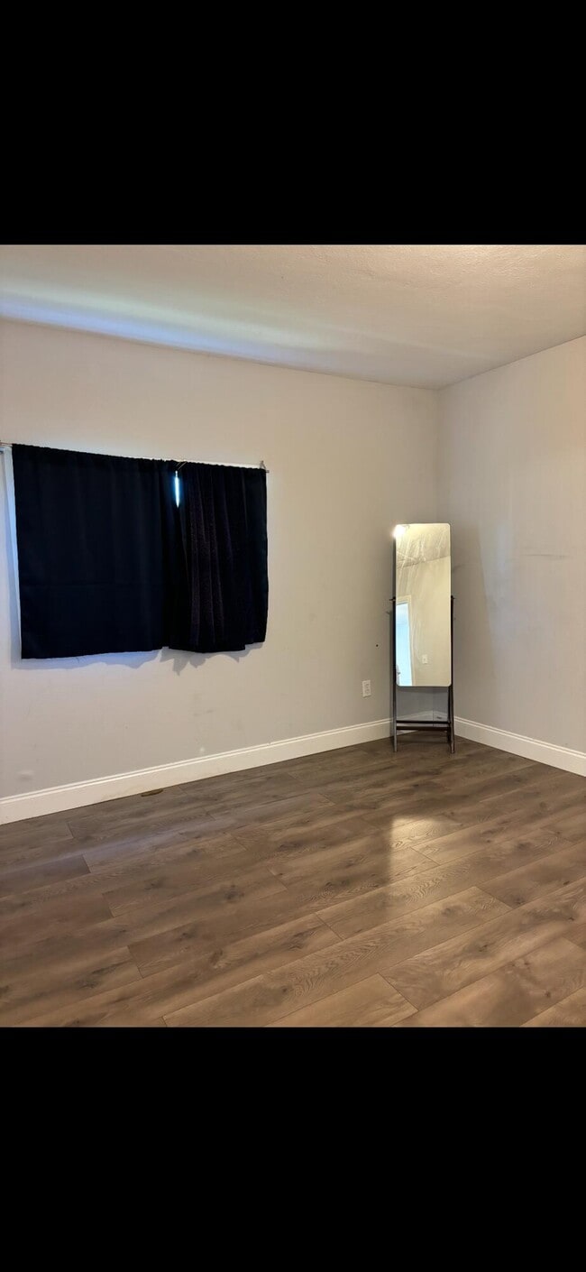 Building Photo - 1011 19th Ave SW Rental