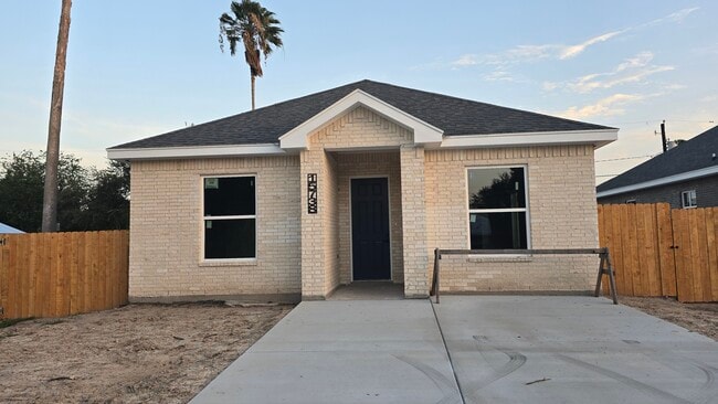 Photo - 15720 Palm Vista Dr House