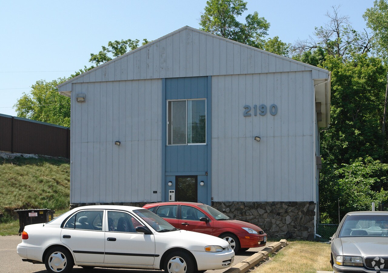 Photo - 2190 Robbins St