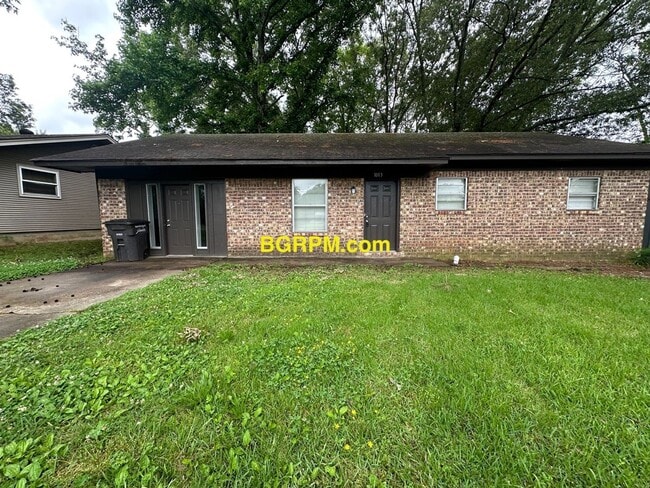 3 BD, 1 1/2 BA, Home in Jacksonville - 3 BD, 1 1/2 BA, Home in Jacksonville