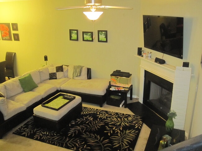 Family room - 6992 Kingswood Run Dr