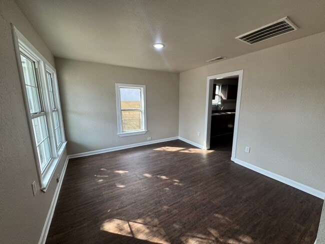 Photo - 3 Bed / 2 Bath Home in South San Antonio – Easy Access to I-10 & I-37