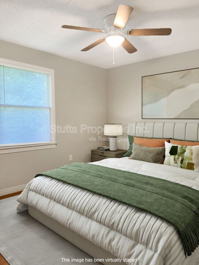 Photo - 14 Winston Square