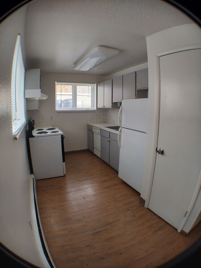 Building Photo - 8020 Boundary Ave Unit #3