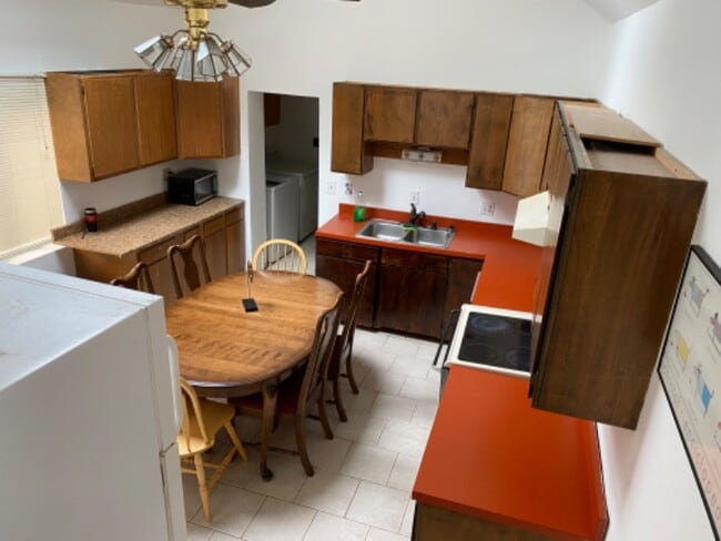 Building Photo - 49 Rogge St Rental