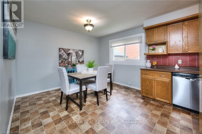 Photo - 196 Walker St