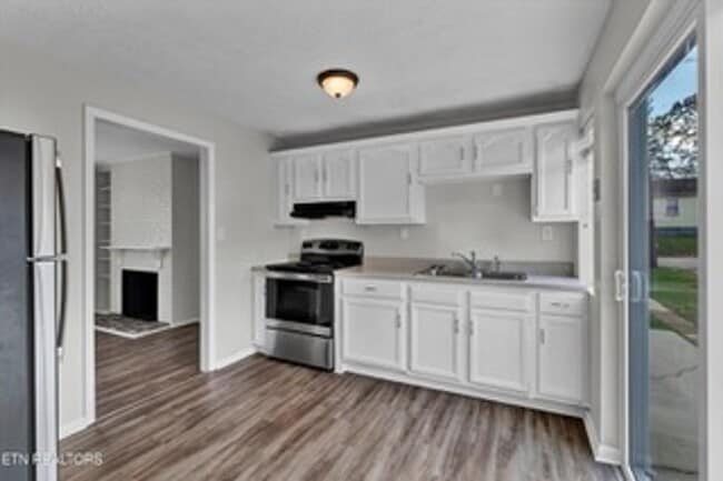 Photo - Oak Ridge 37830 - 2 bed 1 bath apartment - call Kathy Leveille 865-556-0370