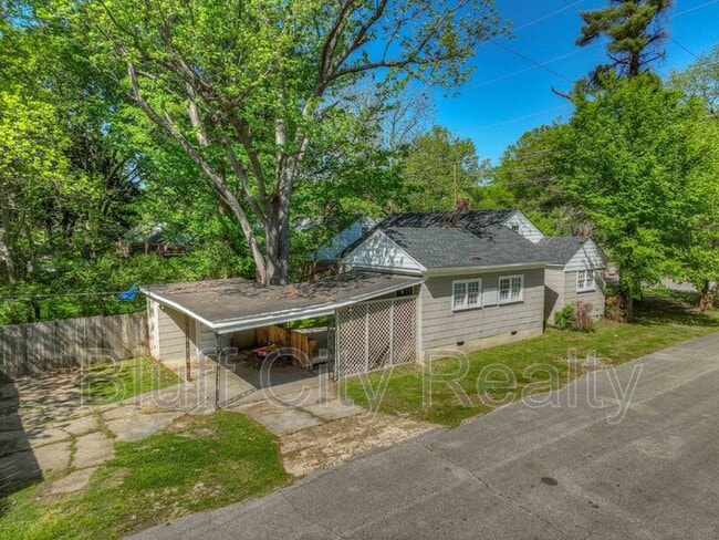 Photo - 777 Loeb St Casa