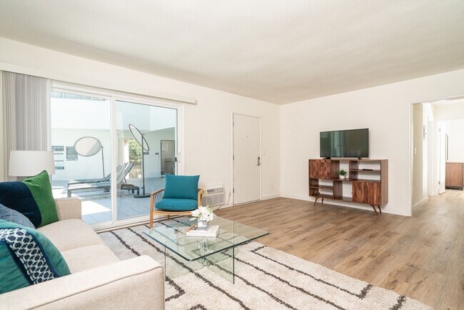 Mid-century LA style in Sherman Oaks!