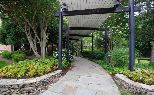 Photo - 2030 N Adams St Unidad 503