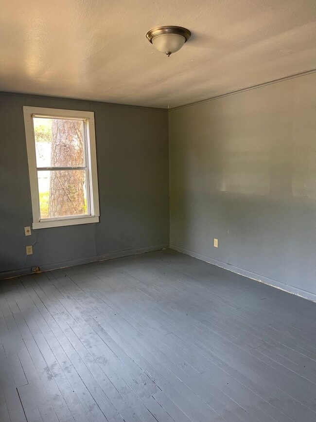 Photo - 331 W 77th St