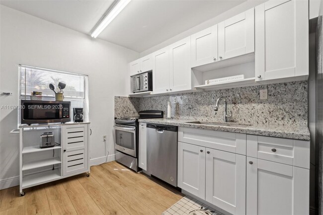 Photo - 2453 SW 17th St