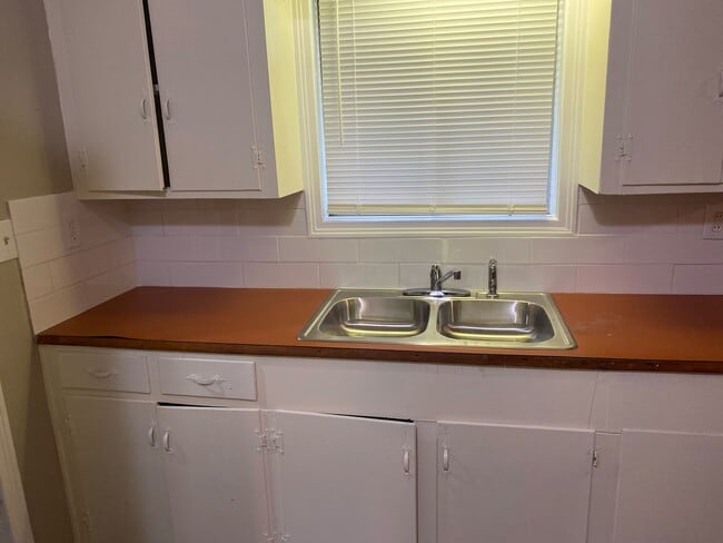 Photo - 843 Reaves St