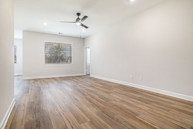 Photo - 6107 White Spruce Dr