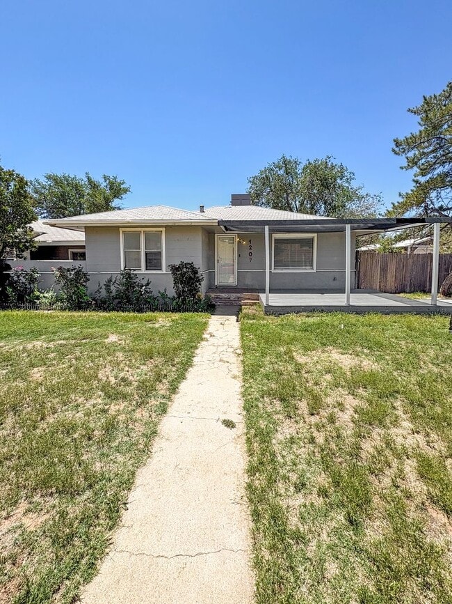 Photo - 1207 E Scharbauer St House