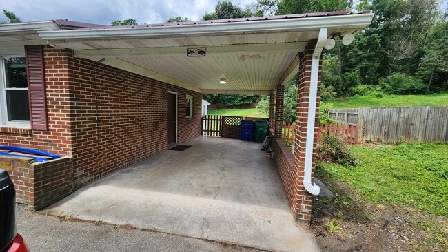 Car Port - 703 Harding Ave