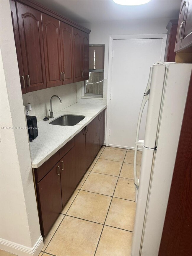 Photo - 1821 NE 168th St Unidad B-1